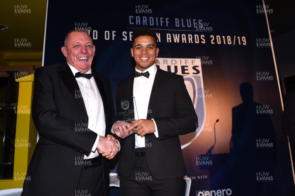 090519 - Cardiff Blues Awards - Ben Thomas receives the Academy Player of the Year Award