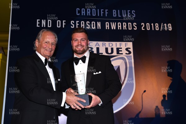 090519 - Cardiff Blues Awards - Owen Lane receives the Peter Thomas Player of the Year from Peter Thomas