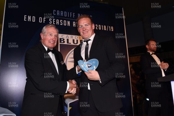 090519 - Cardiff Blues Awards - Rhys Gill receives his 50th cap from Sir Gareth Edwards