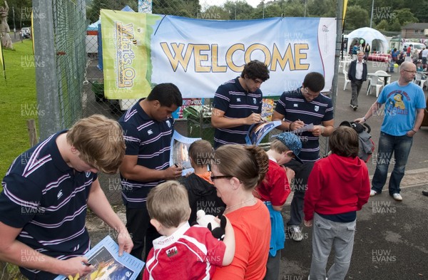 040812 - Cardiff Blues - Big Eat Pontypridd - Cardiff Blues players sign autographs and pose for photos at The Big Eat, Pontypridd 