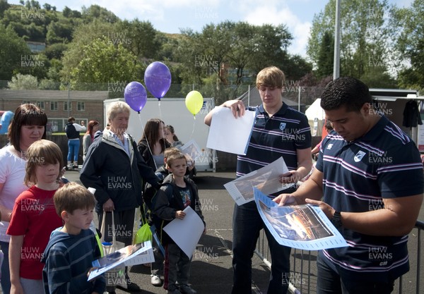 040812 - Cardiff Blues - Big Eat Pontypridd - Cardiff Blues players sign autographs and pose for photos at The Big Eat, Pontypridd 