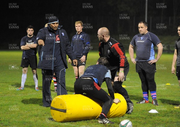 231012 - Cardiff Blues -Dale McIntosh during a Cardiff Blues coaching clinic at Taffs Well RFC