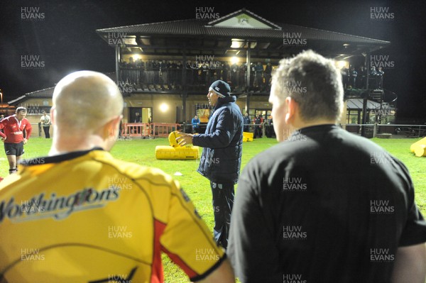 231012 - Cardiff Blues -Dale McIntosh during a Cardiff Blues coaching clinic at Taffs Well RFC