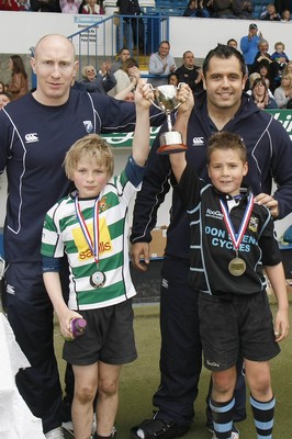 25.04.10 Cowbridge U10's v Rumney U10's - Blues Cup - Cowbridge & Rumney are presented with the cup by Tom Shanklyn & Gary Powell as the teams draw 10-10. 