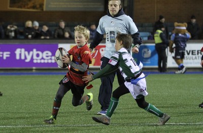 180316 - Cardiff Blues v Munster Rugby - GuinnessPro12 -Half time Under 8 Tag at The Cardiff Blues
