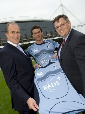 12.08.08...Cardiff Blues... Cardiff Blues Chief Executive Bob Norster with EADS DS Vice President Mike Simms  and Blues player Jamie Roberts at the launch of the new sponsorship deal. 