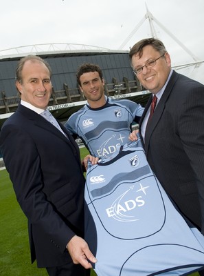 12.08.08...Cardiff Blues... Cardiff Blues Chief Executive Bob Norster with EADS DS Vice President Mike Simms  and Blues player Jamie Roberts at the launch of the new sponsorship deal. 