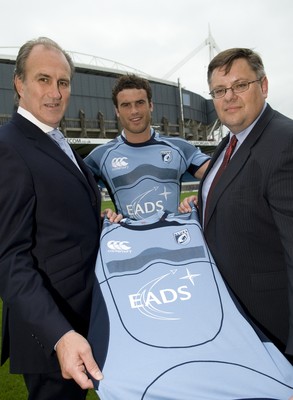 12.08.08...Cardiff Blues... Cardiff Blues Chief Executive Bob Norster with EADS DS Vice President Mike Simms  and Blues player Jamie Roberts at the launch of the new sponsorship deal. 