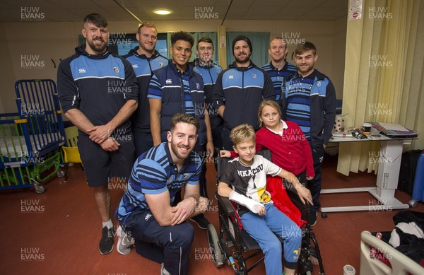 071217 - Cardiff Blues Children's Hospital Visit - Blues players with 8 year old Sam