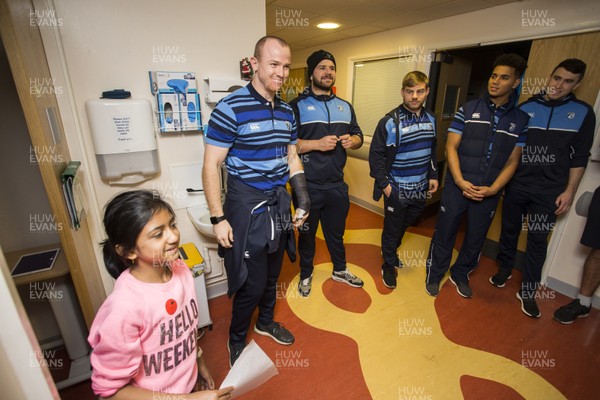 071217 - Cardiff Blues Children's Hospital Visit - Blues players with a young girl at the hospital