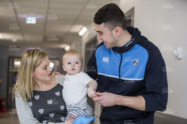 071217 - Cardiff Blues Children's Hospital Visit - Sophie Beach and son Toby (aged 1) with Rhun Williams