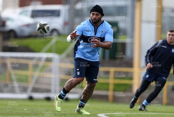 011018 - Cardiff Blues Open Training -  Samu Manoa during training