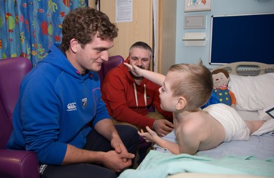 Cardiff Blues Players Visit UHW 161214