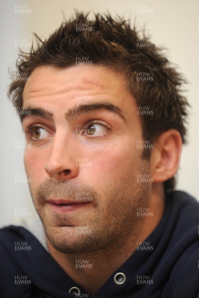 27.04.09 - Cardiff Blues Rugby Press Conference - Cardiff Blues fly-half Nicky Robinson talks to reporters. 