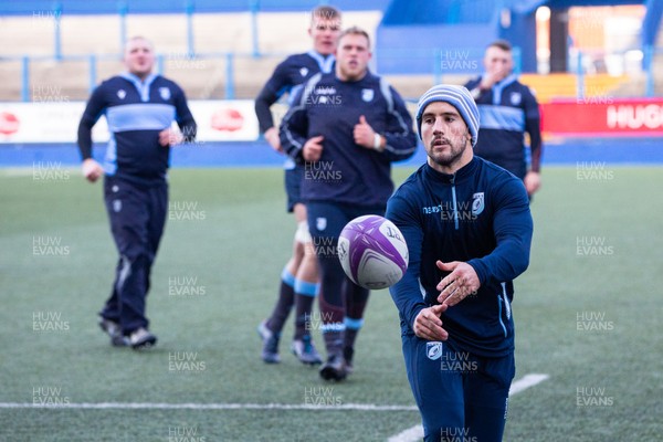 041219 - Cardiff Blues Rugby Training - Matthew Morgan during training