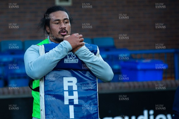 041219 - Cardiff Blues Rugby Training - Filo Paulo during training