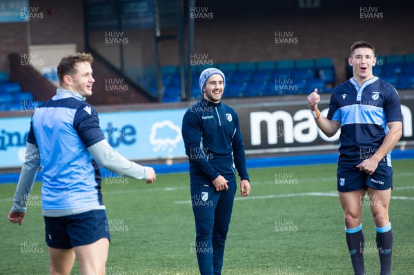 041219 - Cardiff Blues Rugby Training - Hallam Amos, Matthew Morgan and Josh Adams during training