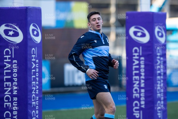 041219 - Cardiff Blues Rugby Training - Josh Adams during training