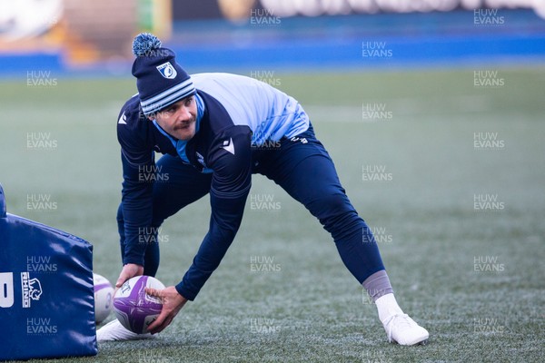 041219 - Cardiff Blues Rugby Training - Tomos Williams during training