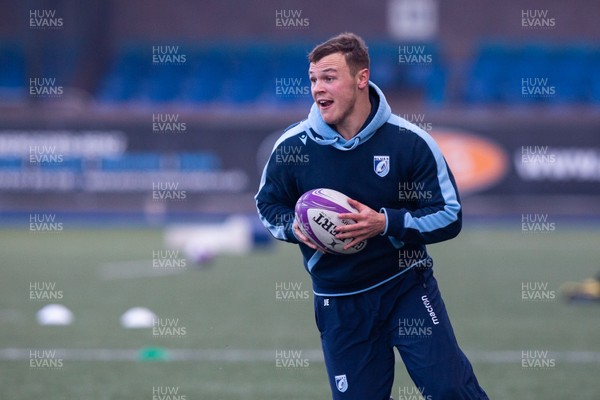 041219 - Cardiff Blues Rugby Training - Jarrod Evans during training