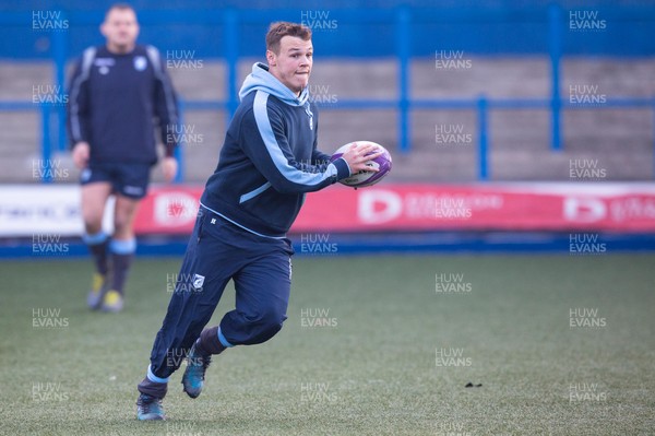 041219 - Cardiff Blues Rugby Training - Jarrod Evans during training