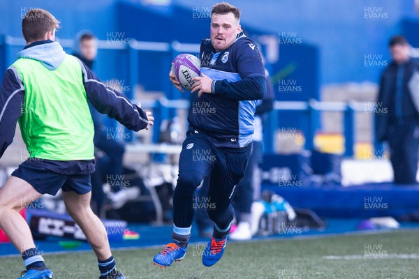 041219 - Cardiff Blues Rugby Training - Owen Lane during training
