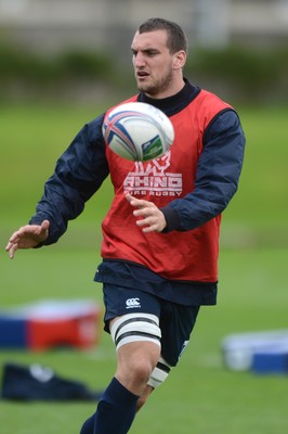 Cardiff Blues Rugby Training 091013