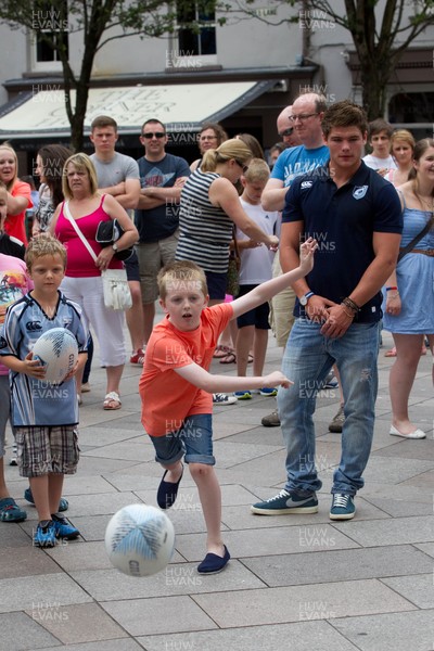 200713 - Cardiff Blues shirt launch - Cardiff Blues launch their new shirt for the 2013-14 season, with a flash mob dance routine outside Cardiff Library