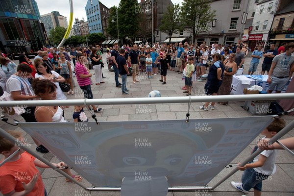 200713 - Cardiff Blues shirt launch - Cardiff Blues launch their new shirt for the 2013-14 season, with a flash mob dance routine outside Cardiff Library