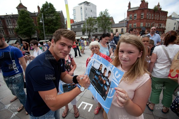 200713 - Cardiff Blues shirt launch - Cardiff Blues launch their new shirt for the 2013-14 season, with a flash mob dance routine outside Cardiff Library