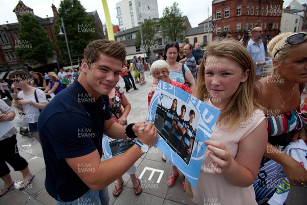 200713 - Cardiff Blues shirt launch - Cardiff Blues launch their new shirt for the 2013-14 season, with a flash mob dance routine outside Cardiff Library