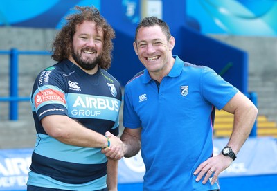 190814 - Cardiff Blues Photocall - Adam Jones signs for the Cardiff Blues with Mark Hammett 