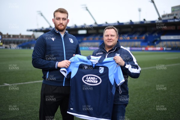 270120 - Cardiff Blues - Cardiff Blues new signing Sam Moore with John Mulvihill