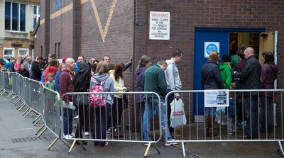 010514 - Sam Warburton and Leigh Halfpenny at Cardiff Blues signing session for fans - 