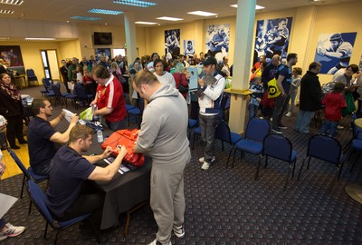 010514 - Sam Warburton and Leigh Halfpenny at Cardiff Blues signing session for fans - 