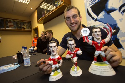 010514 - Sam Warburton and Leigh Halfpenny at Cardiff Blues signing session for fans - 