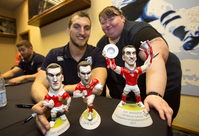 010514 - Sam Warburton and Leigh Halfpenny at Cardiff Blues signing session for fans - 