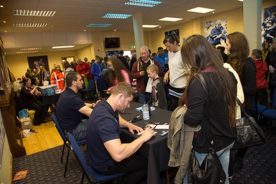 010514 - Sam Warburton and Leigh Halfpenny at Cardiff Blues signing session for fans - 