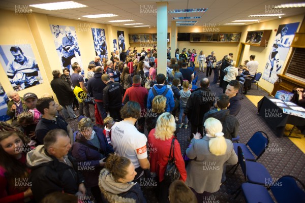 010514 - Sam Warburton and Leigh Halfpenny at Cardiff Blues signing session for fans - 