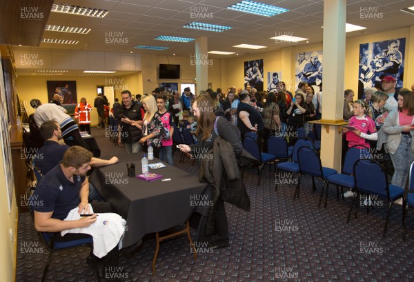 010514 - Sam Warburton and Leigh Halfpenny at Cardiff Blues signing session for fans - 