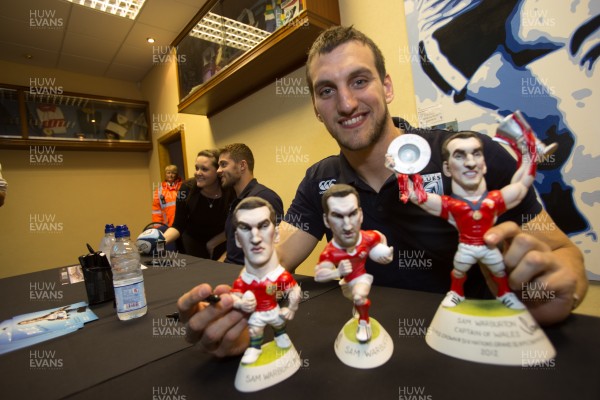 010514 - Sam Warburton and Leigh Halfpenny at Cardiff Blues signing session for fans - 