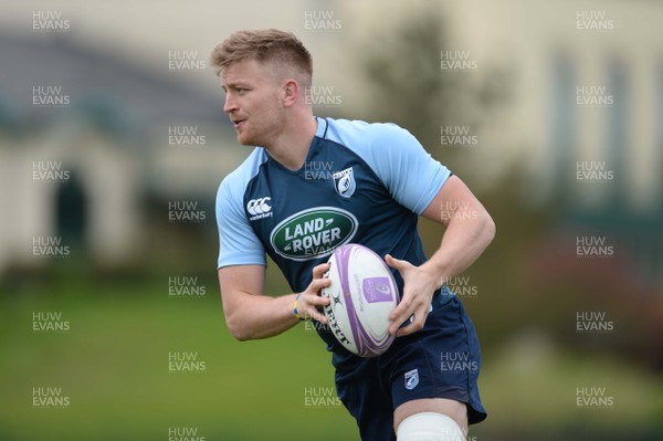 090518 - Cardiff Blues Rugby Training - Macauley Cook during training