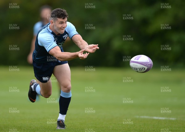 090518 - Cardiff Blues Rugby Training - Tomos Williams during training
