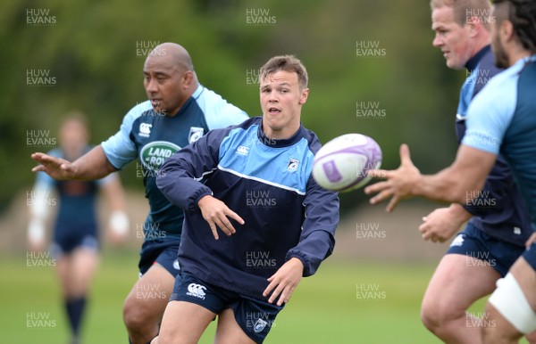 090518 - Cardiff Blues Rugby Training - Jarrod Evans during training