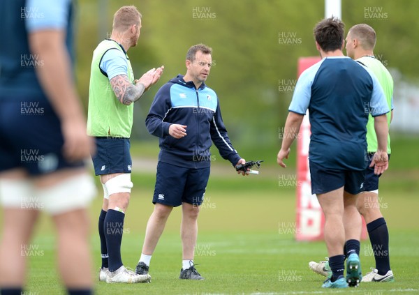 090518 - Cardiff Blues Rugby Training - Danny Wilson during training