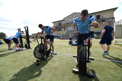 100718 - Cardiff Blues Preseason Training - Jim Botham and Sam Warburton