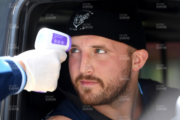 100720 - Cardiff Blues Training - Dillon Lewis has his temperate taken on arrival at training