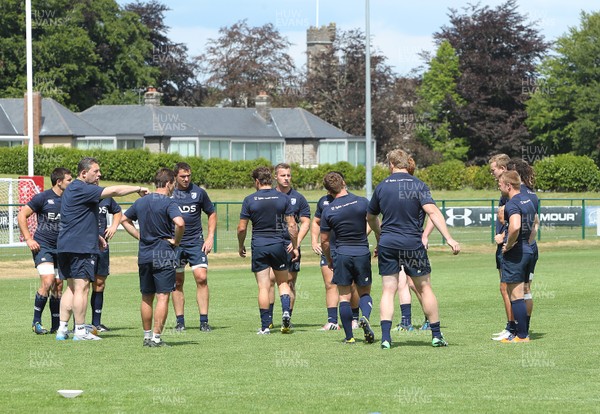 260713 - Cardiff Blues Training -   Phil Davies chats with some of the squad