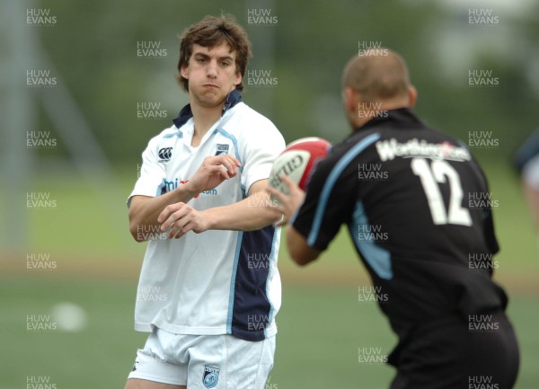 27.06.07 - Cardiff Blues Pre Season Training - Sam Warburton takes part in training 