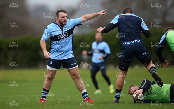 291118 - Cardiff Blues Training - Dillon Lewis during training